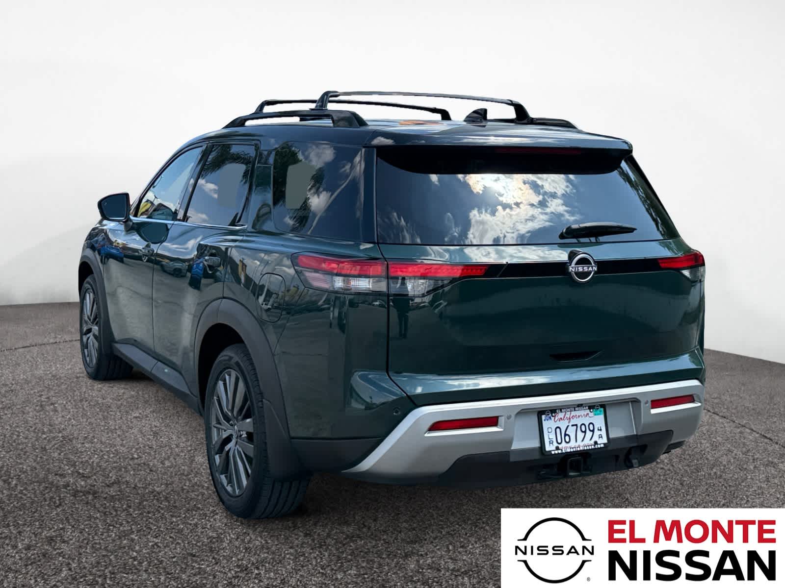 2022 Nissan Pathfinder SL photo 3