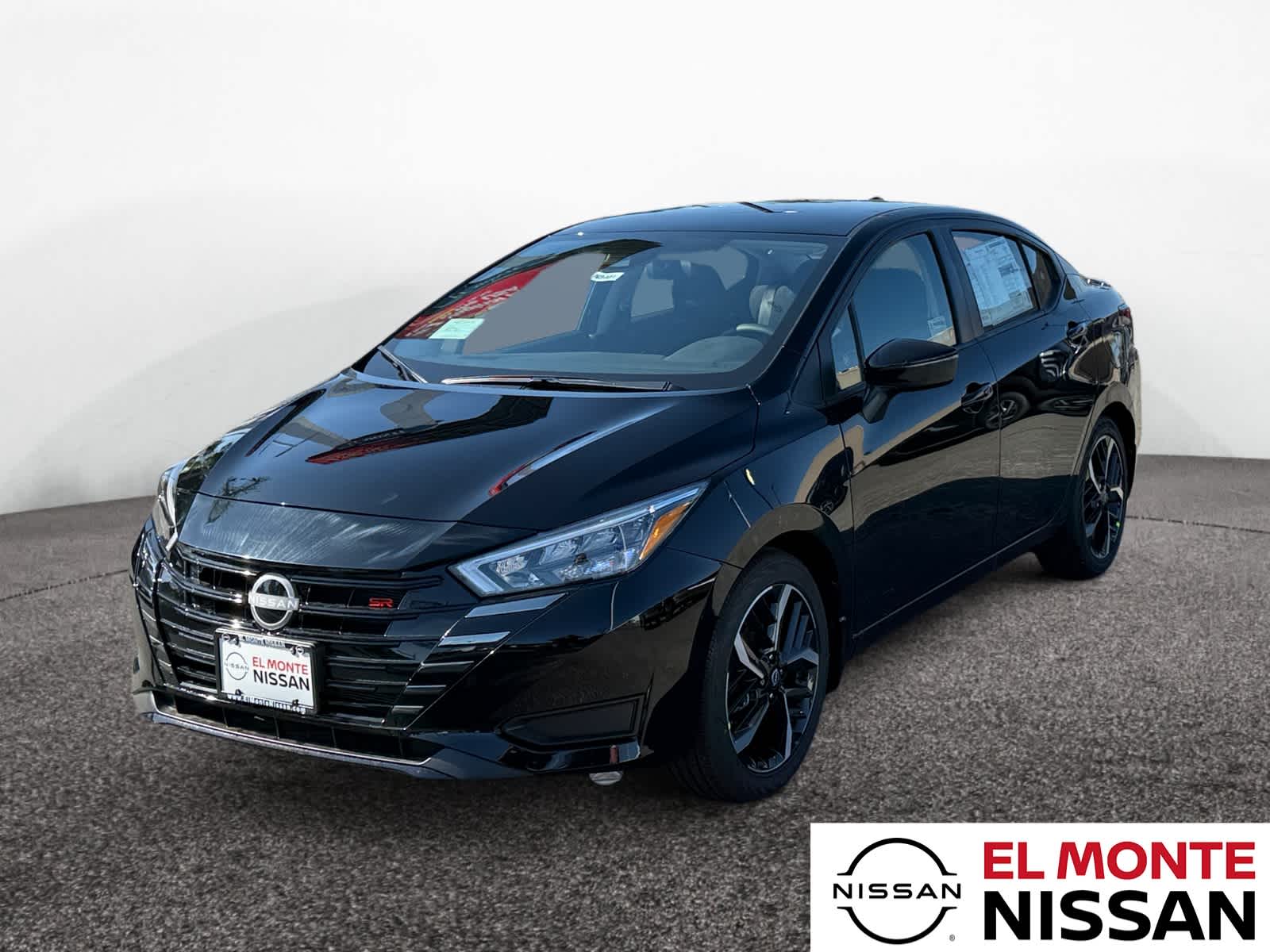 2025 Nissan Versa Sedan SR's photo