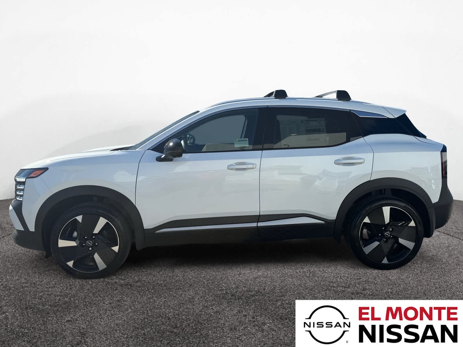 2026 Nissan Kicks SR photo 2