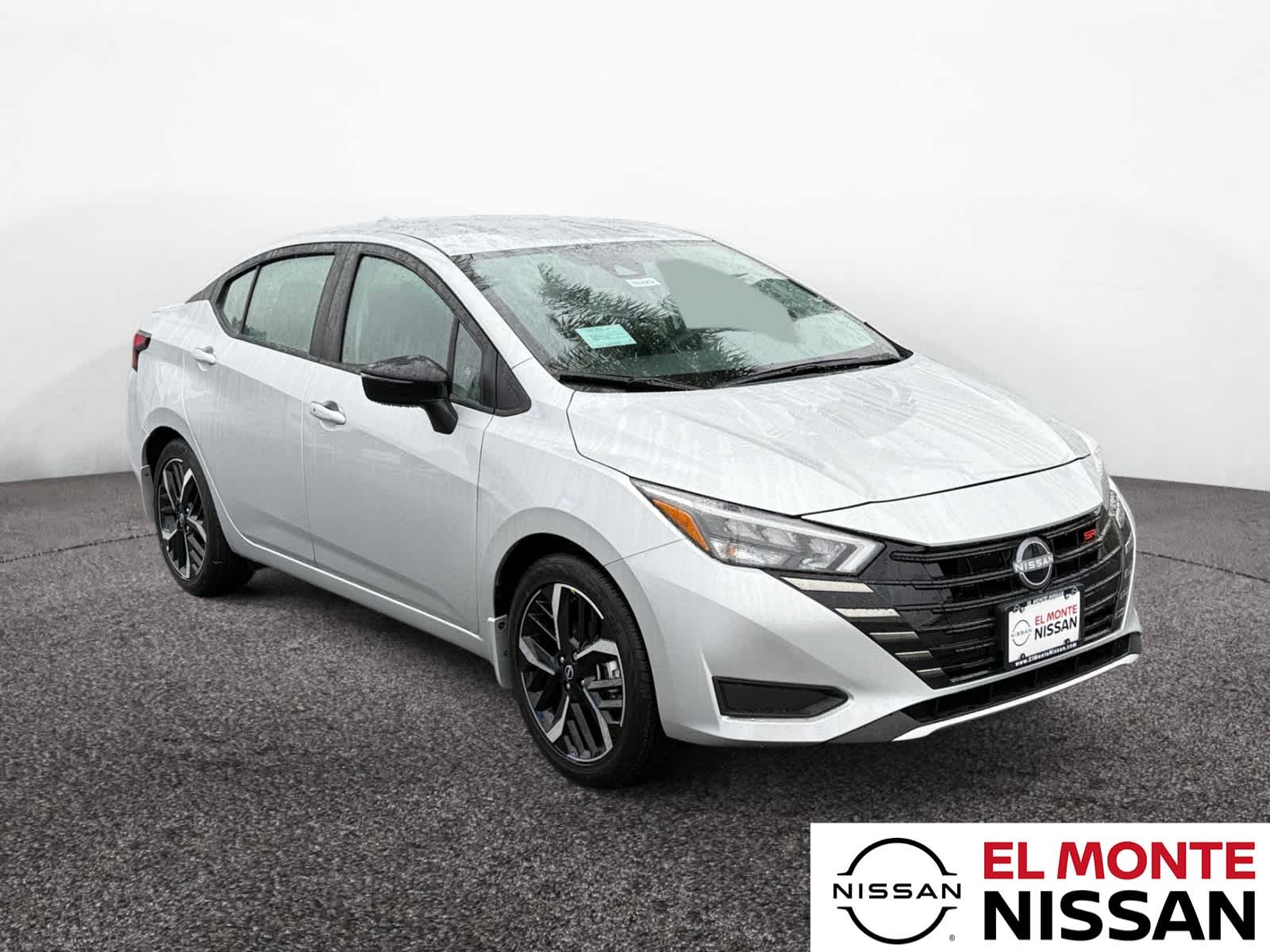 2025 Nissan Versa Sedan SR - Photo 7
