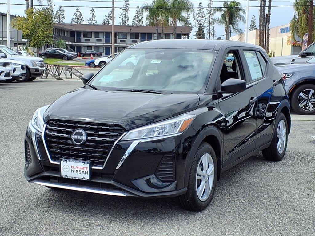 2025 Nissan Kicks Play S photo 3