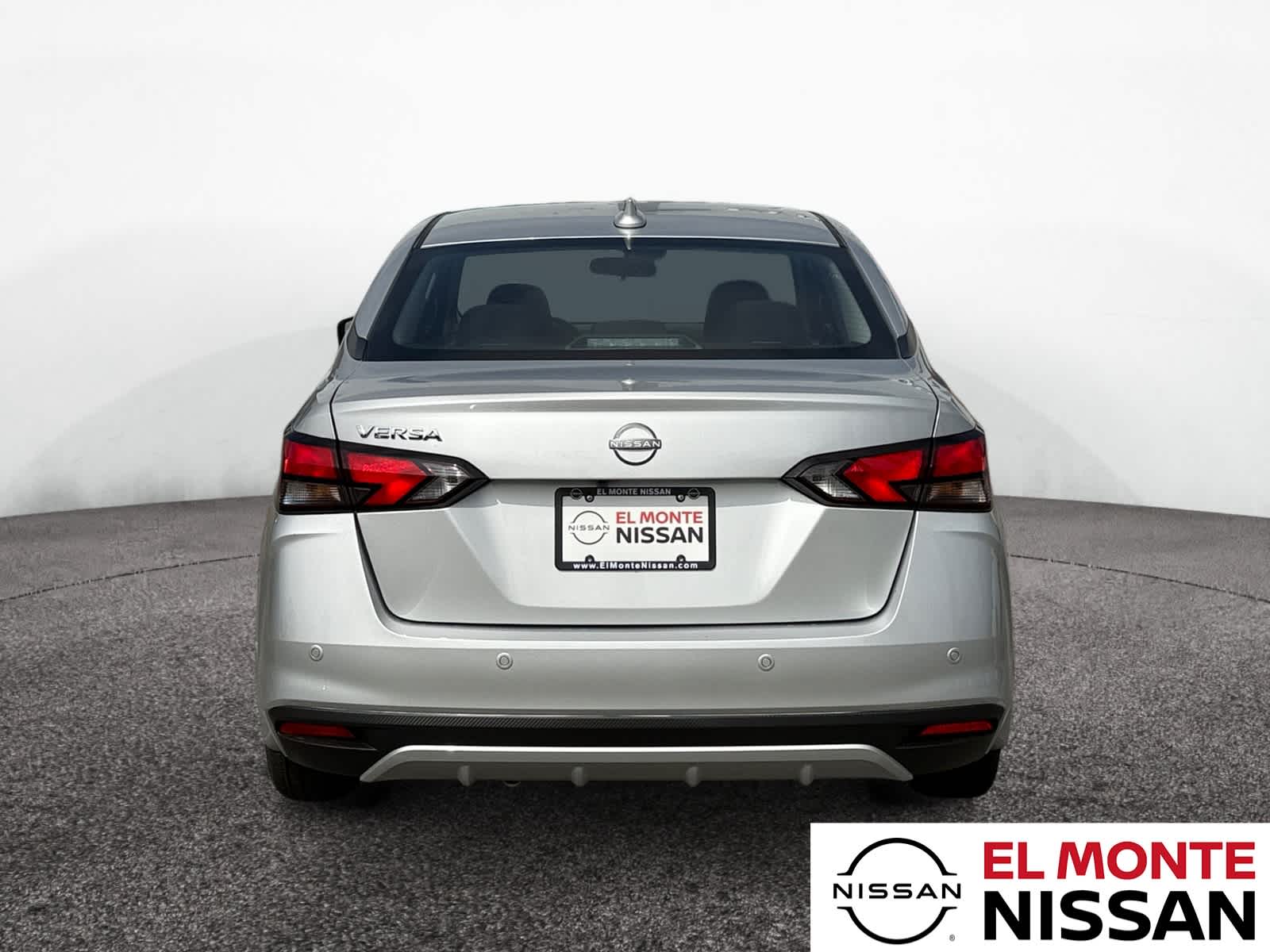 2025 Nissan Versa SV photo 4