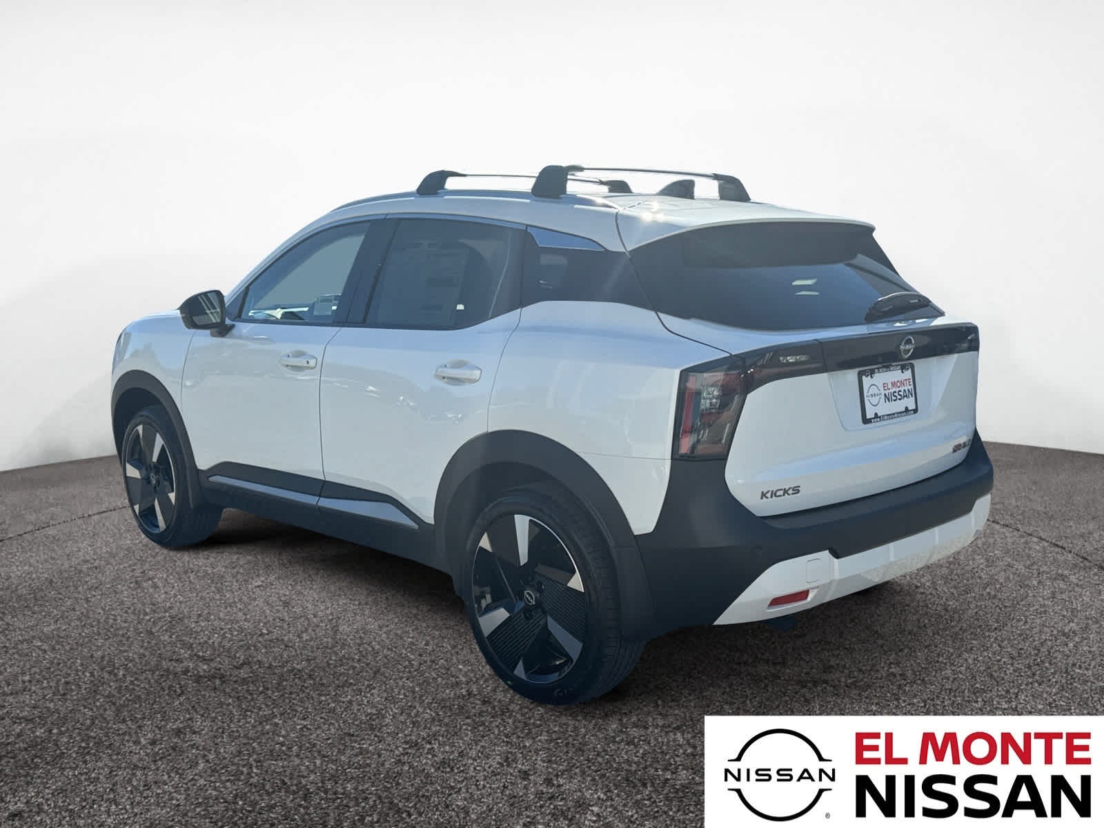 2026 Nissan Kicks SR photo 3