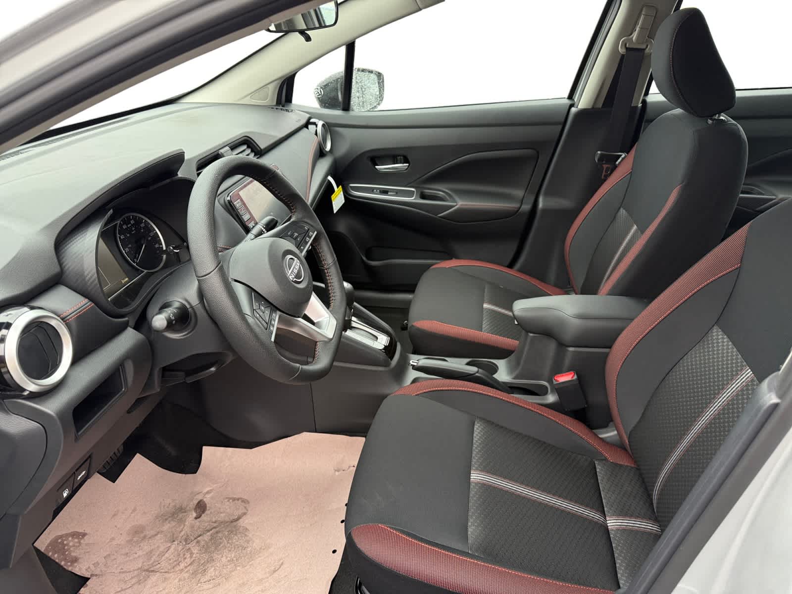 2025 Nissan Versa Sedan SR - Photo 9