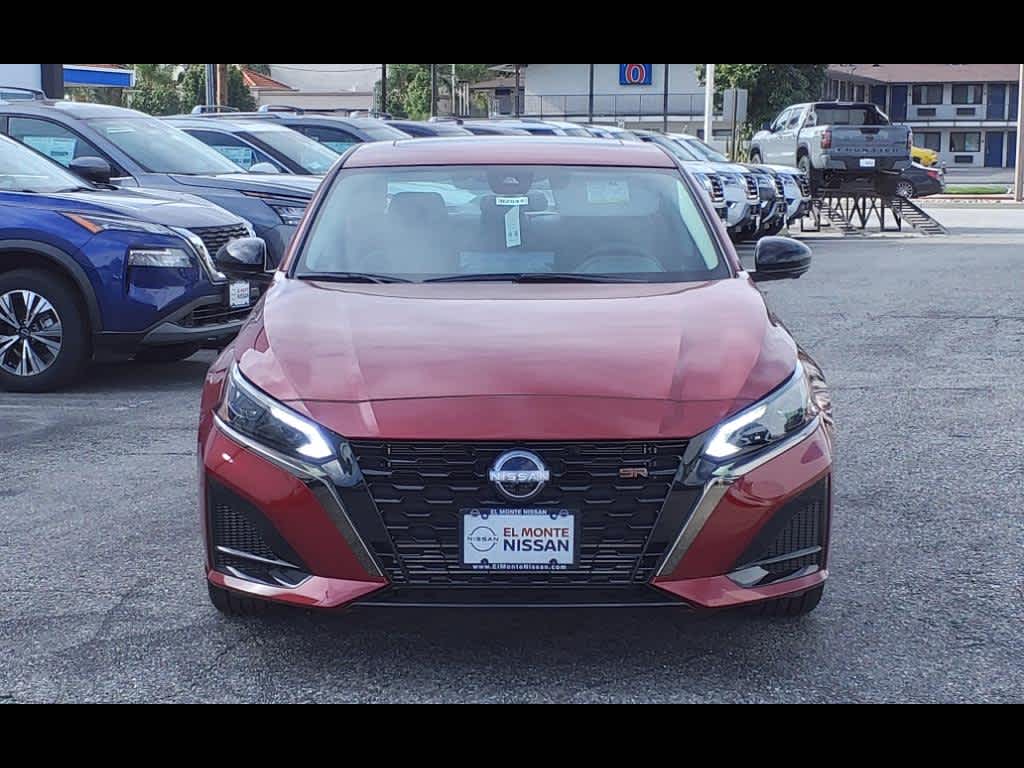 2024 Nissan Altima SR photo 2