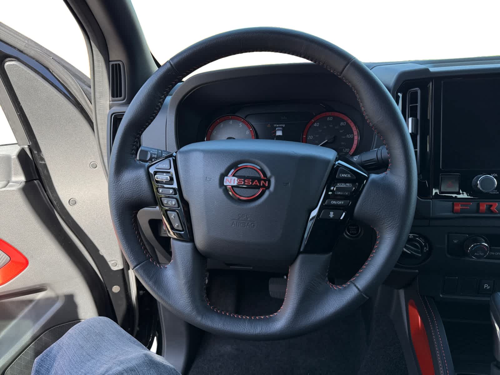 2025 Nissan Frontier PRO-4X - Photo 12