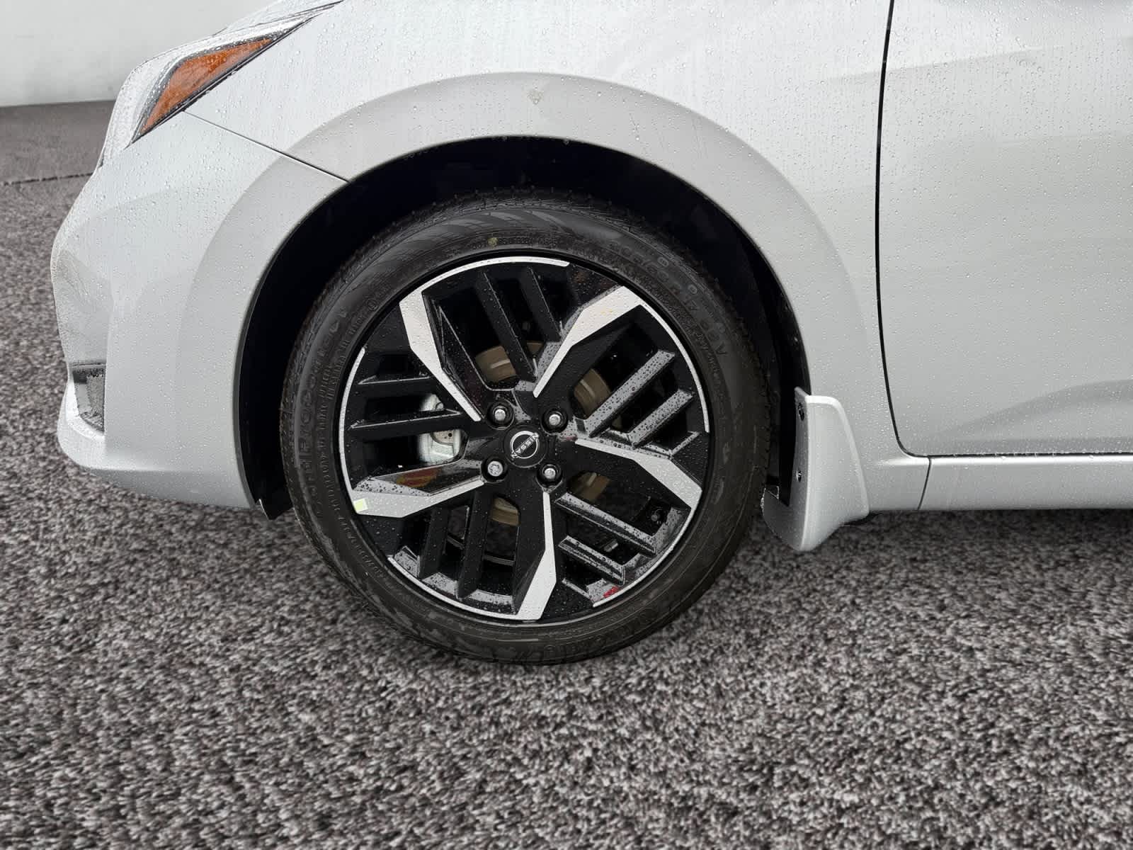 2025 Nissan Versa Sedan SR - Photo 14