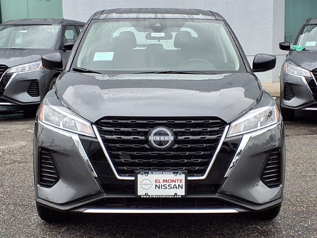 2025 Nissan Kicks Play S photo 2