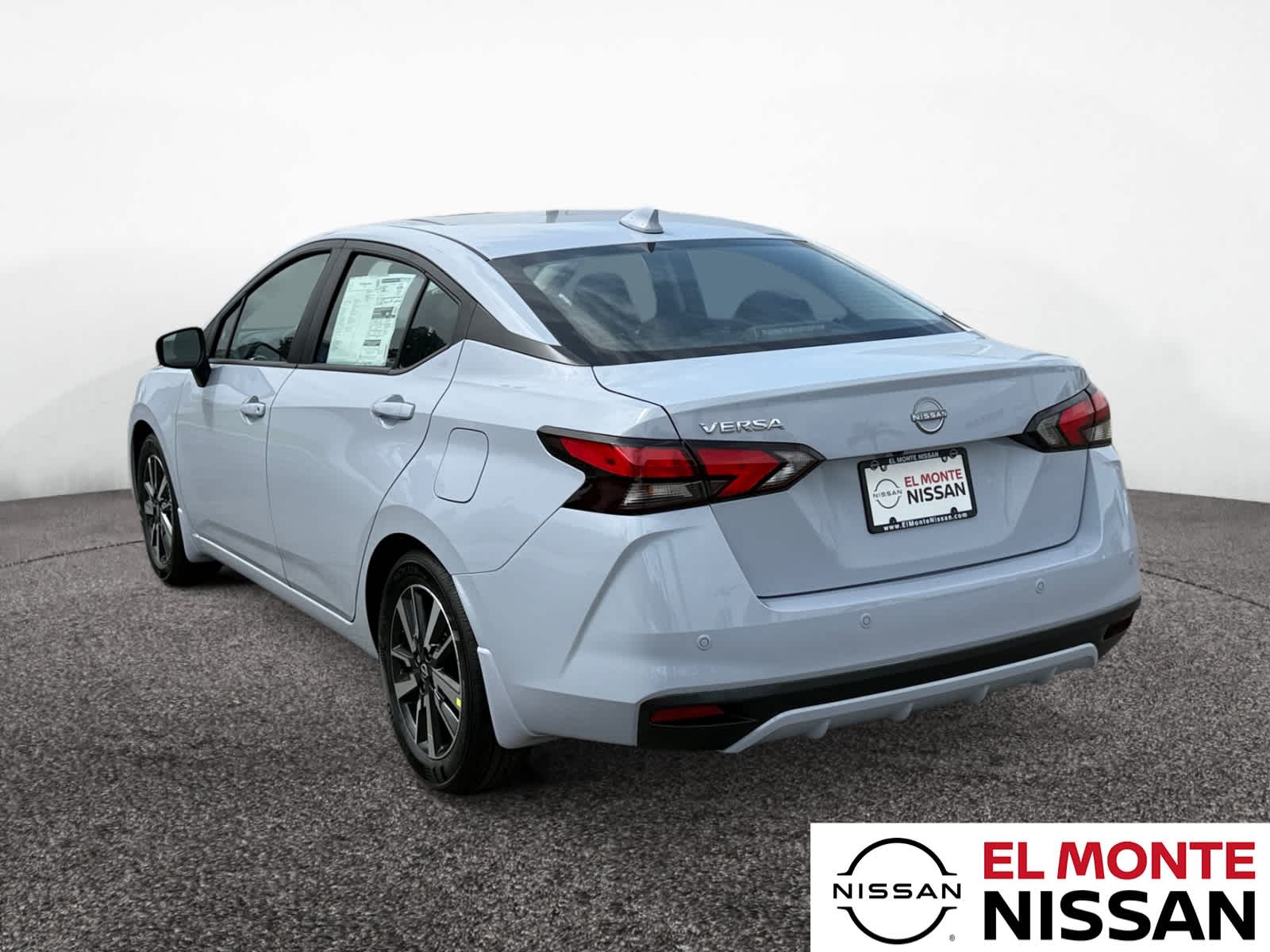 2025 Nissan Versa SV photo 3