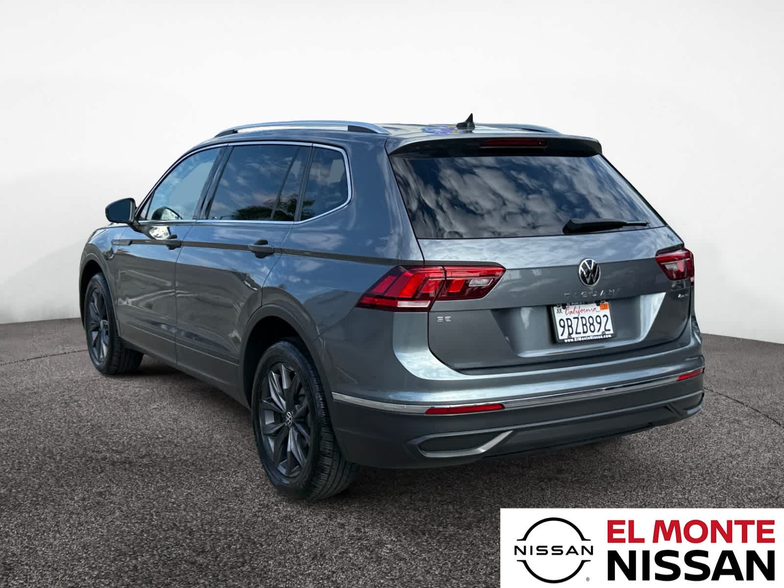 2022 Volkswagen Tiguan SE photo 3