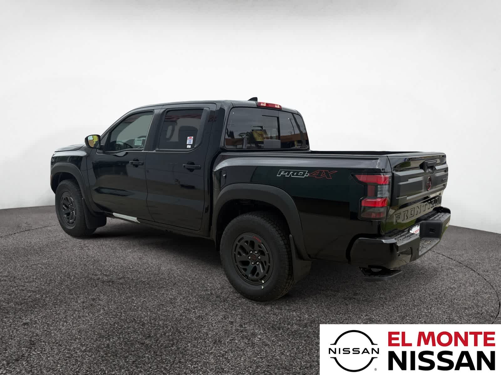 2025 Nissan Frontier PRO-4X photo 3