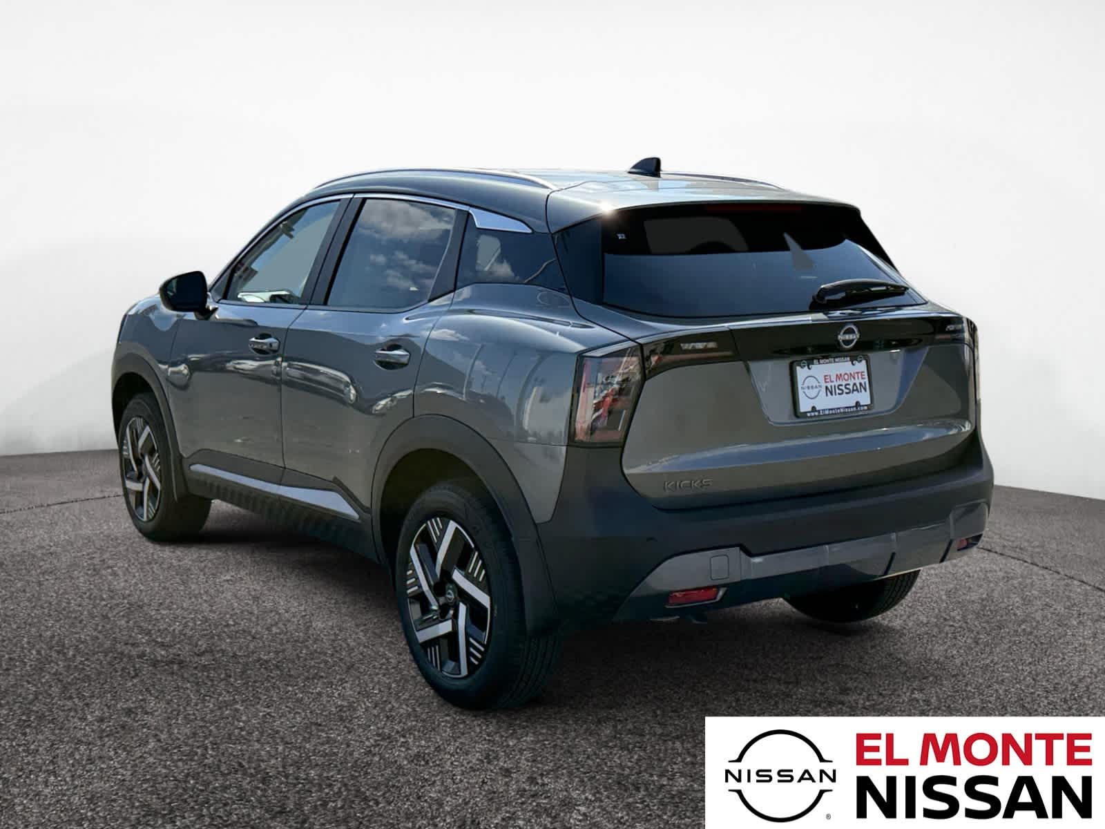 2026 Nissan Kicks SV photo 2