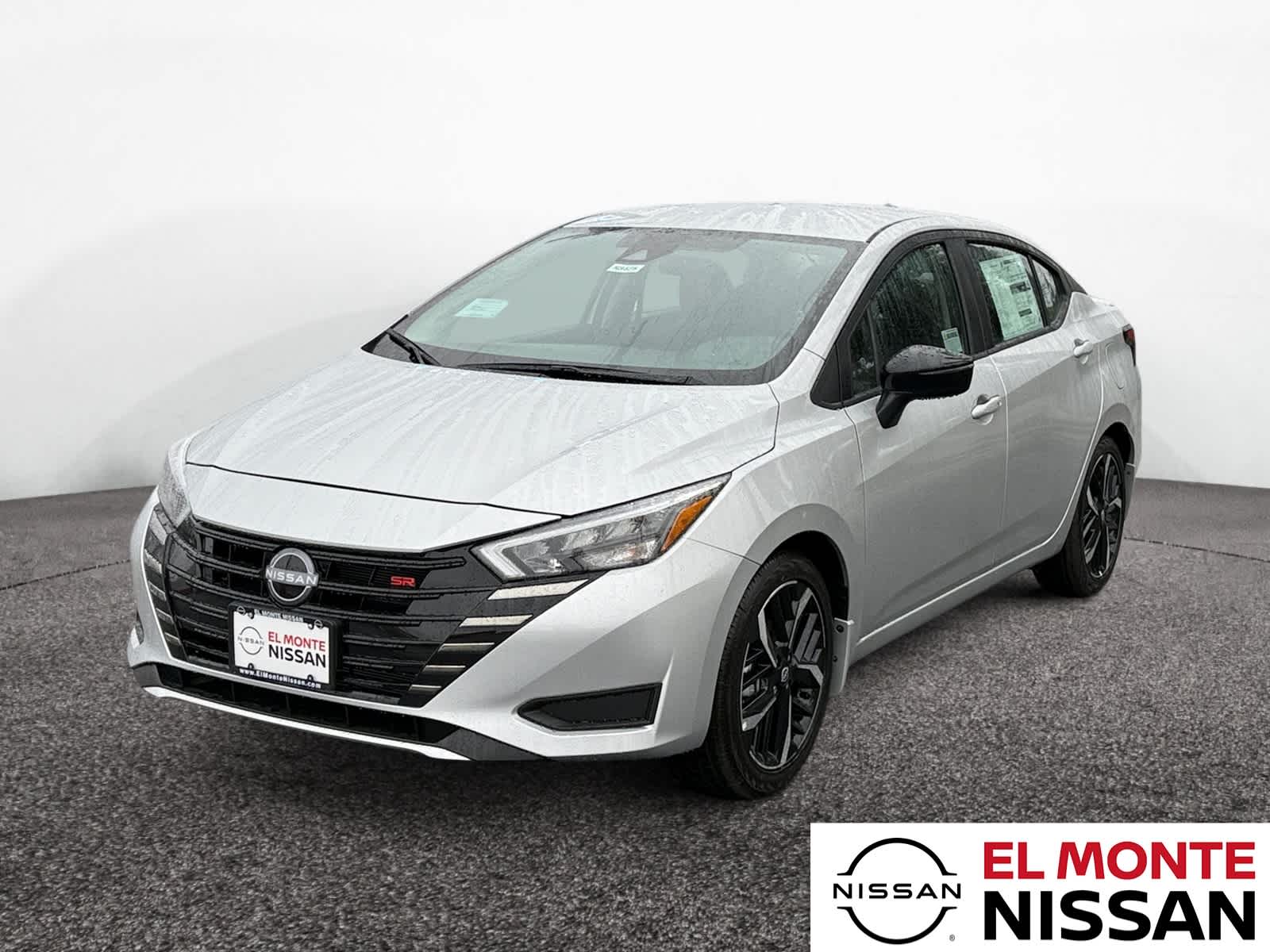 2025 Nissan Versa Sedan SR's photo