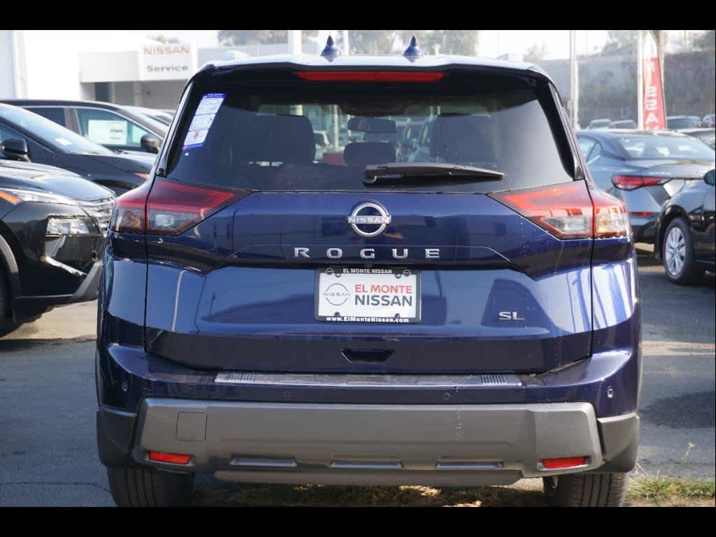 2025 Nissan Rogue SL photo 4
