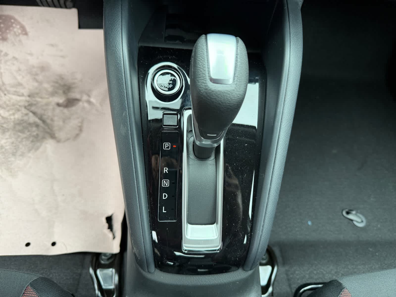 2025 Nissan Versa Sedan SR - Photo 11