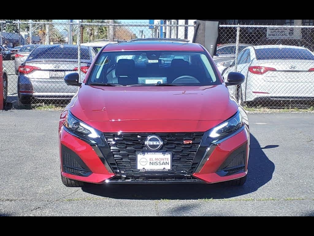 2024 Nissan Altima SR photo 2