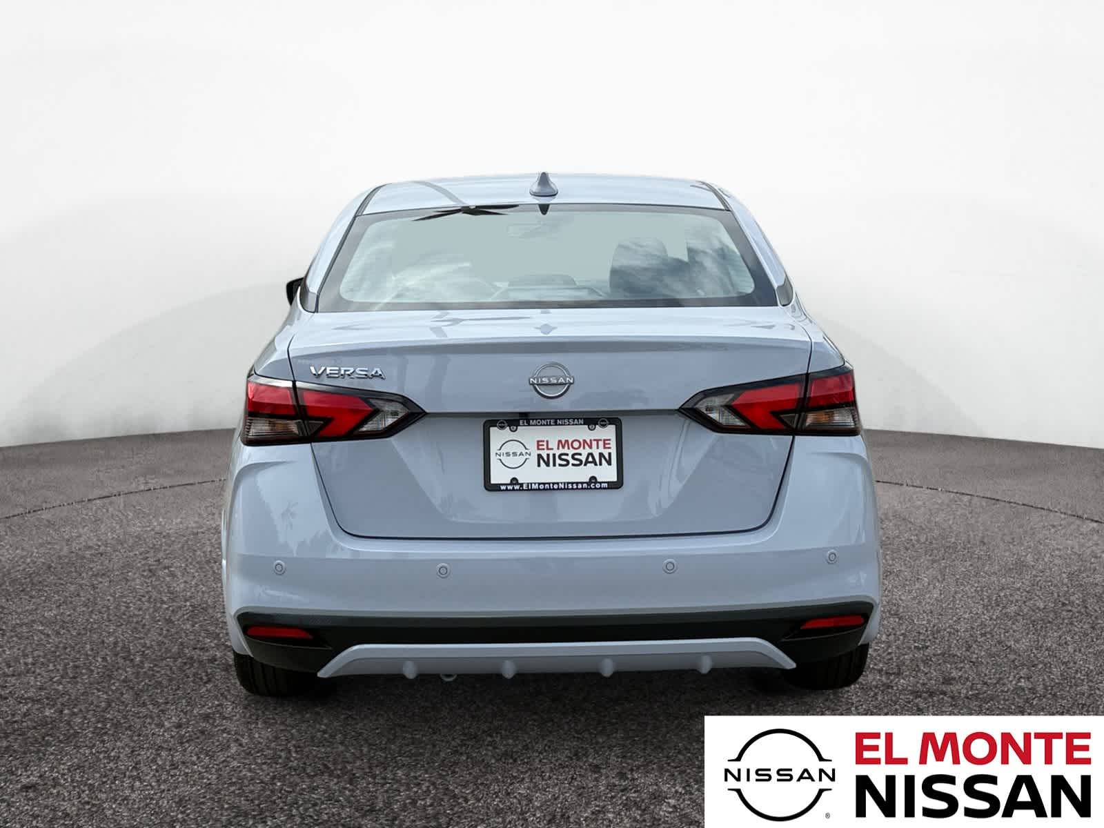 2025 Nissan Versa SV photo 4