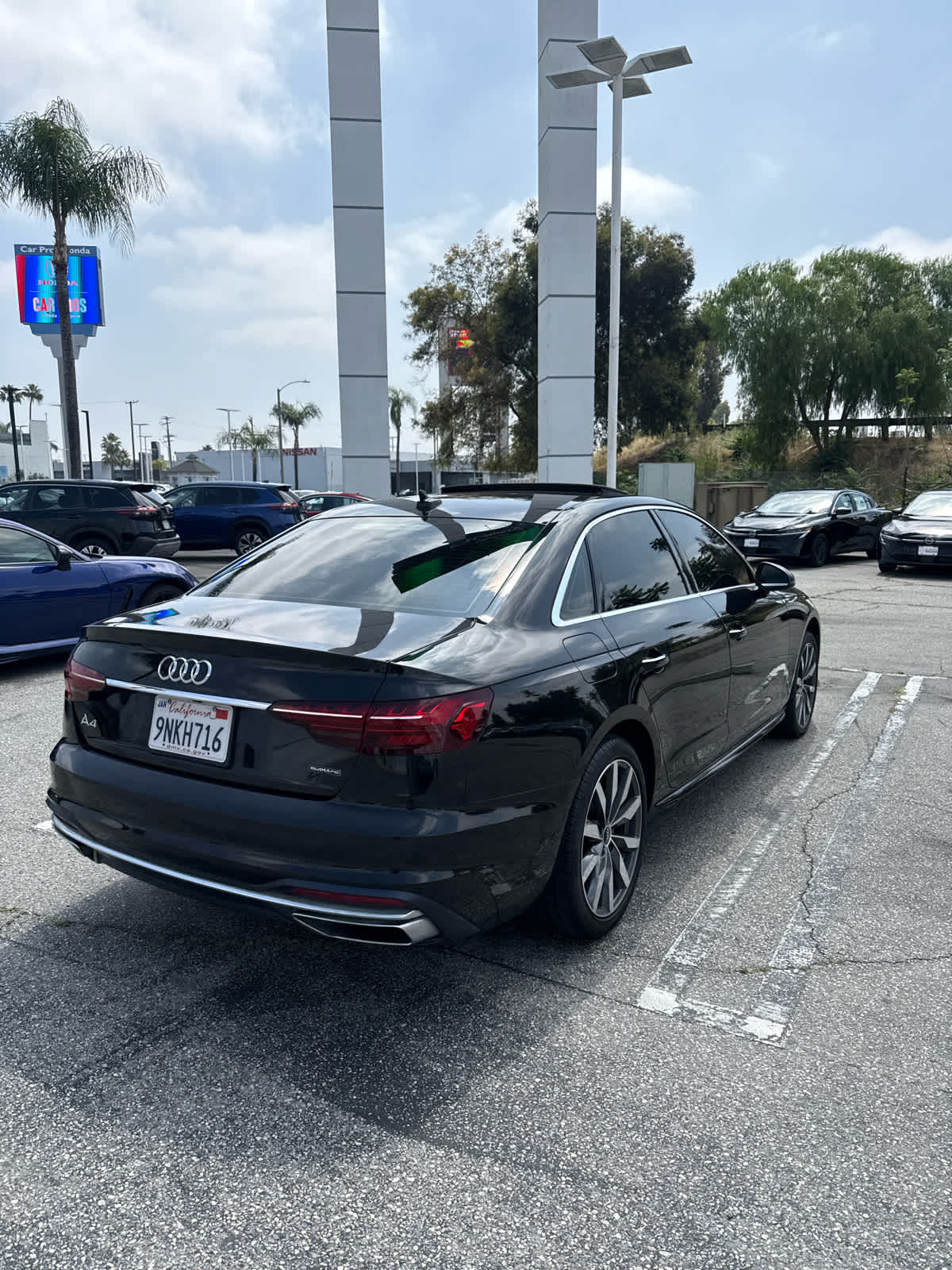 2021 Audi A4 40 Premium photo 4