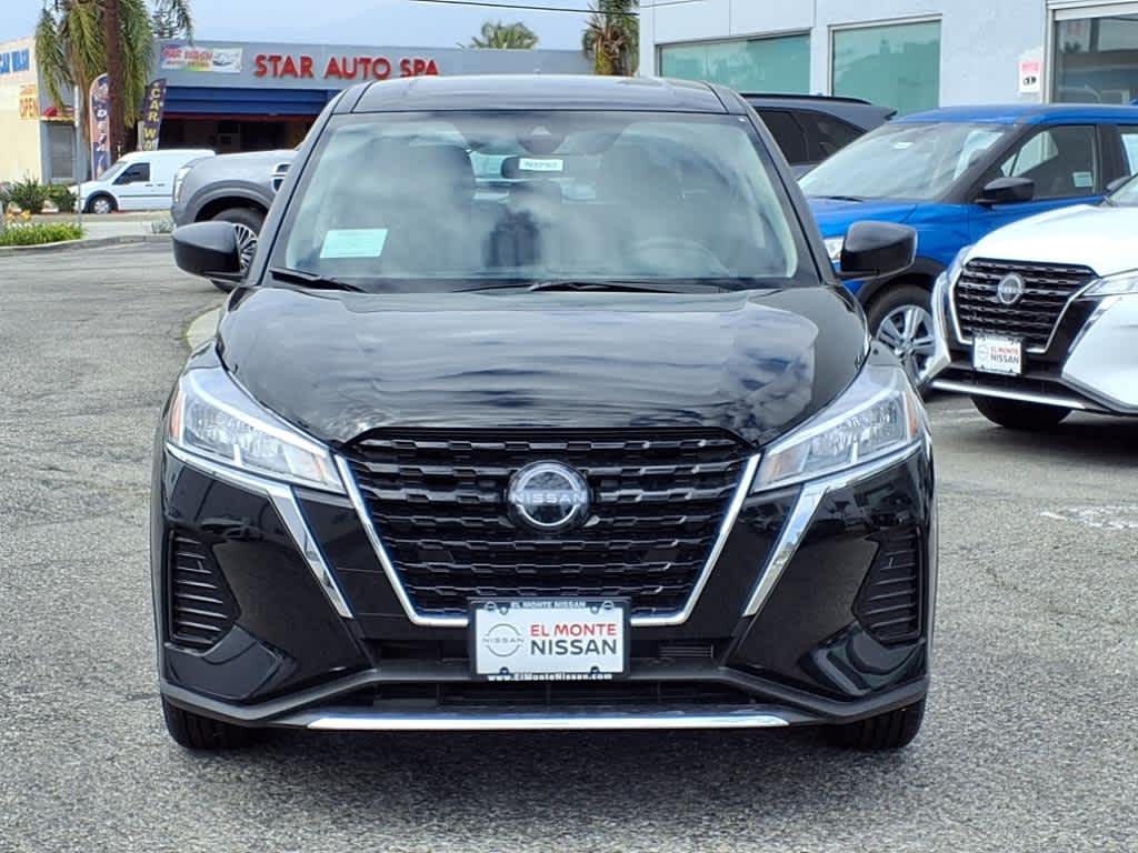 2025 Nissan Kicks Play S photo 2