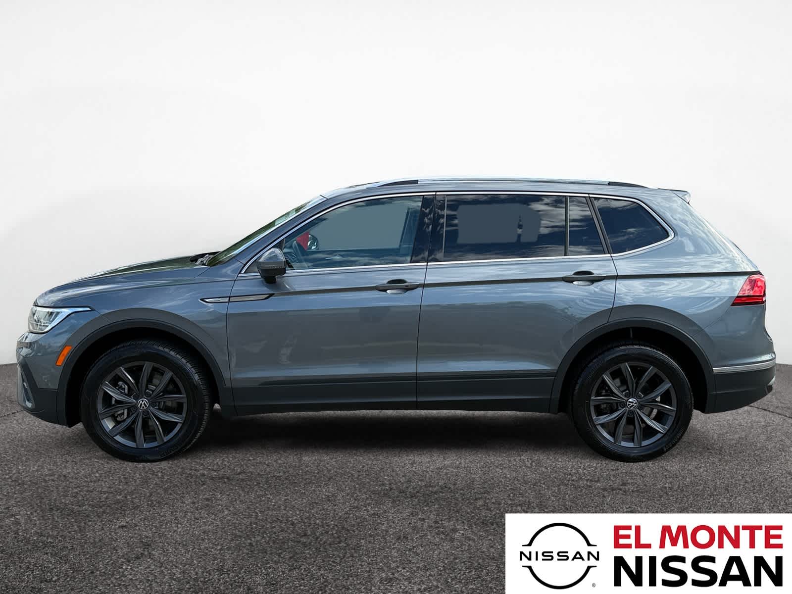 2022 Volkswagen Tiguan SE photo 2