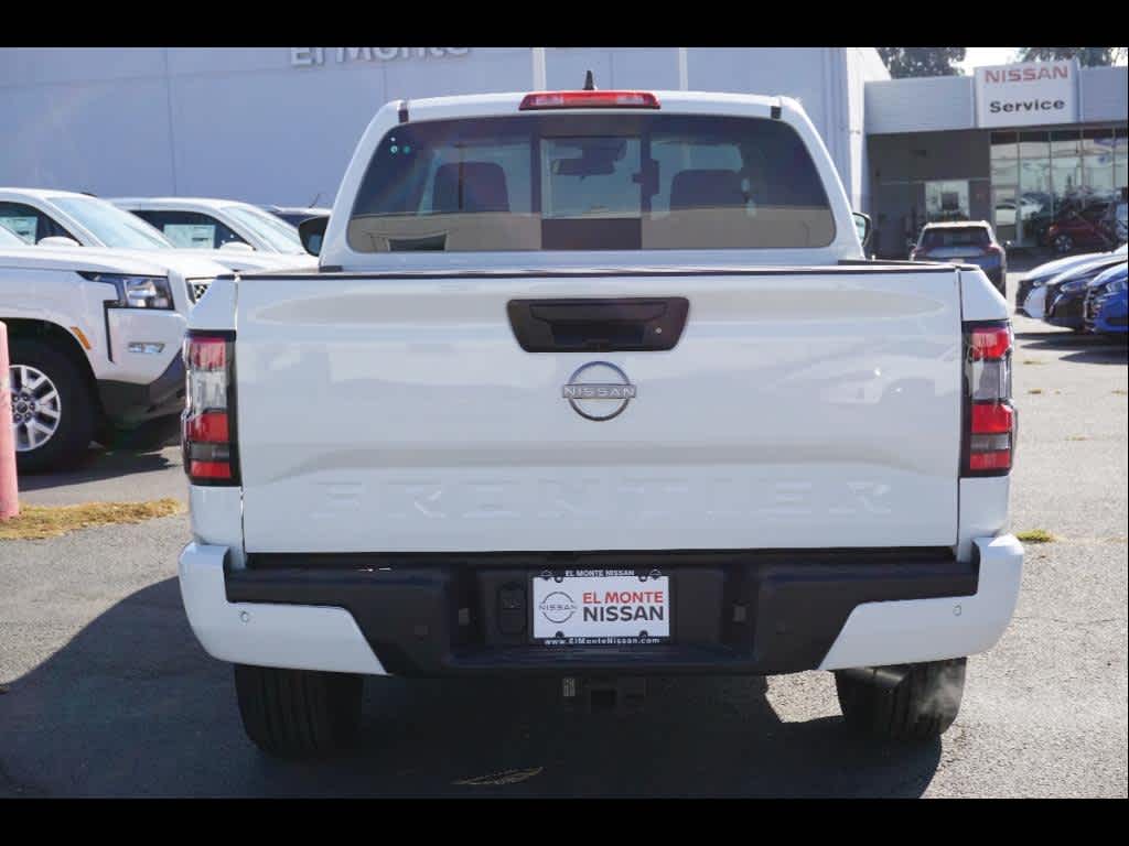2025 Nissan Frontier SV photo 3