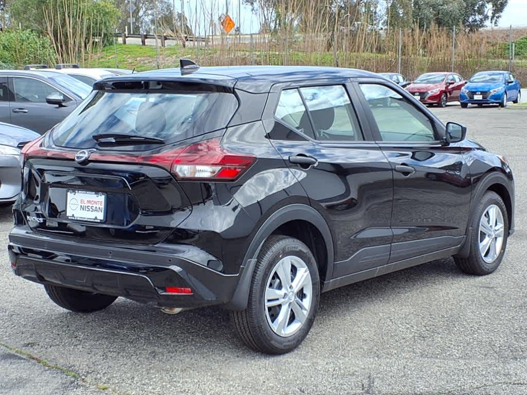 2025 Nissan Kicks Play S photo 4