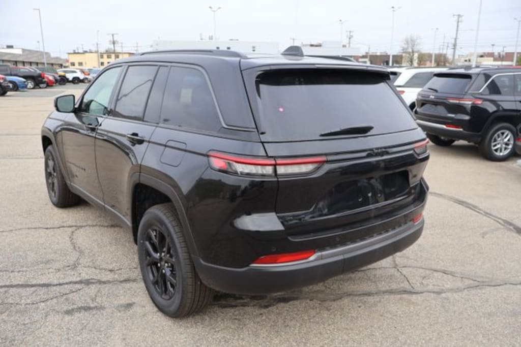 New 2026 Jeep Grand Cherokee LAREDO ALTITUDE 4X4 Sport Utility