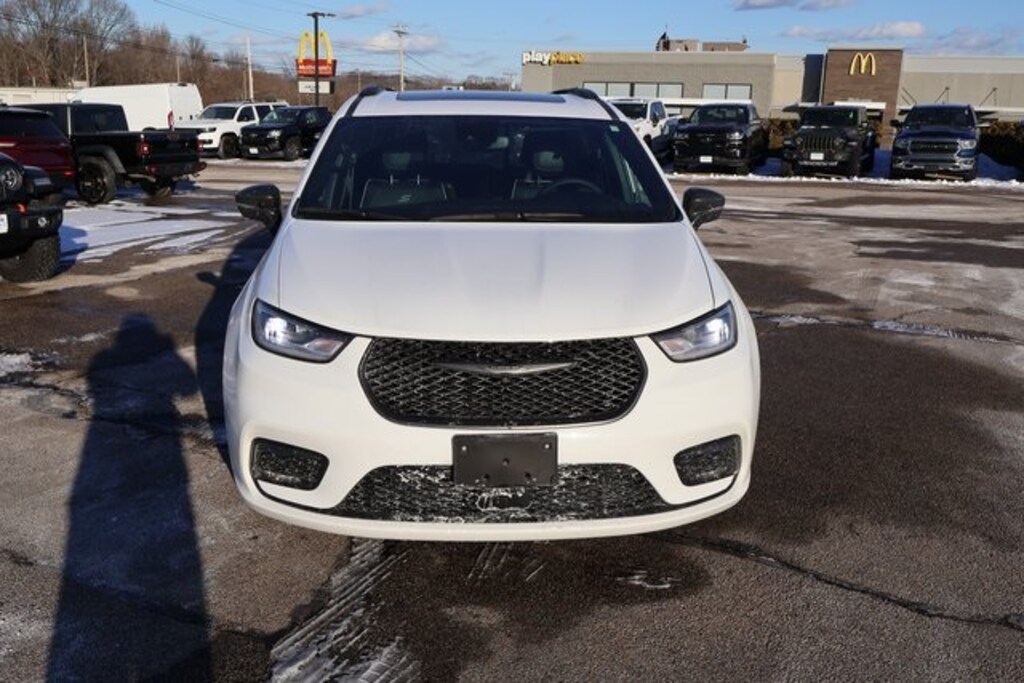 Used 2024 Chrysler Pacifica Plug-In Hybrid Select Van Passenger Van