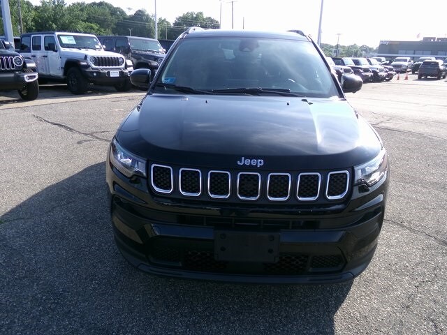 2023 Jeep Compass Latitude Lux photo 3