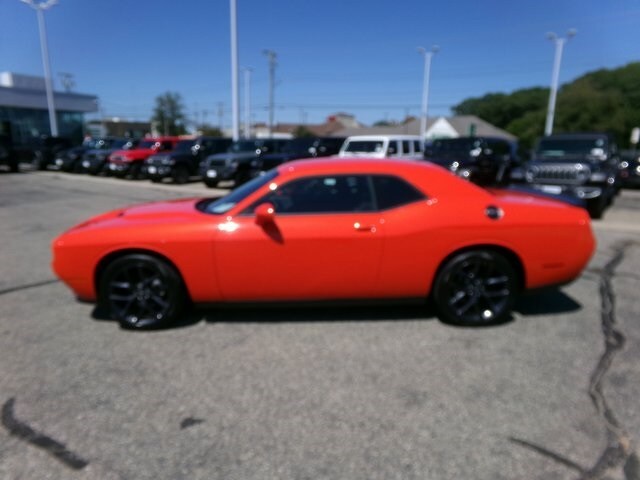 2023 Dodge Challenger SXT photo 2