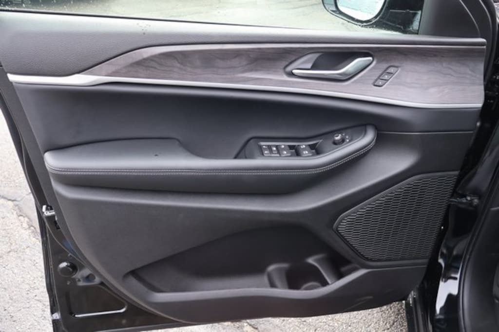 New 2025 Jeep Grand Cherokee LIMITED 4X4 Sport Utility