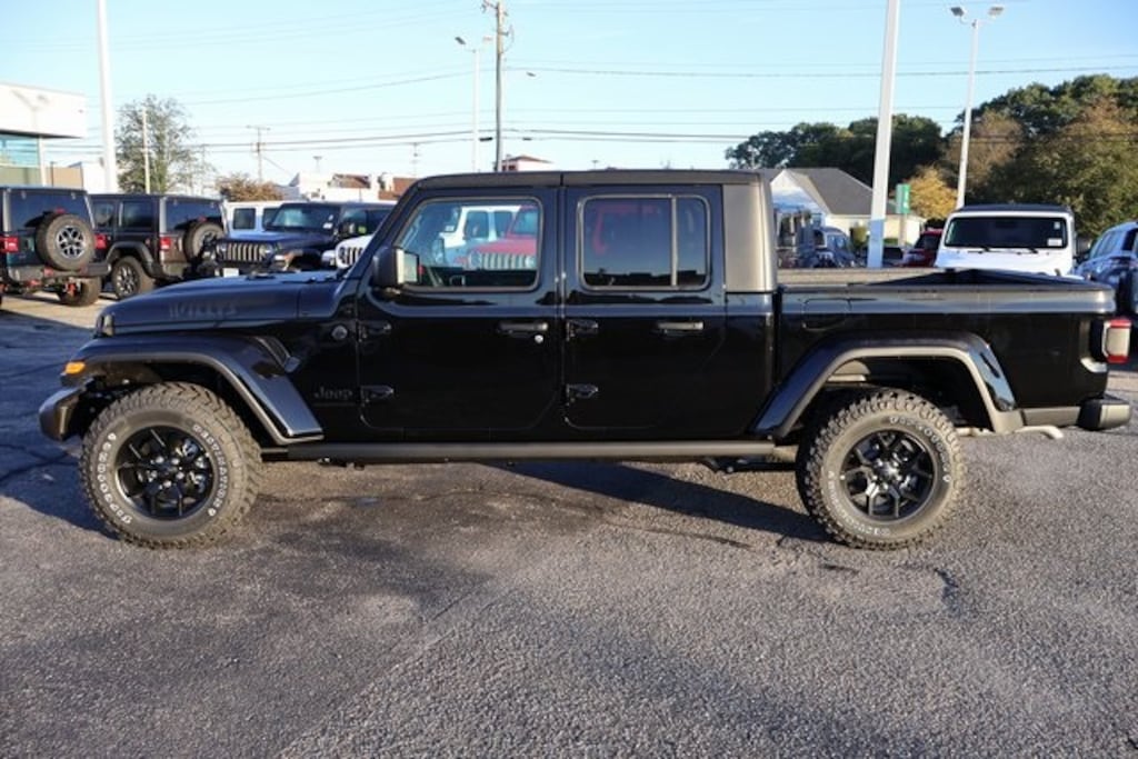 New 2025 Jeep Gladiator WILLYS 4X4 Pickup