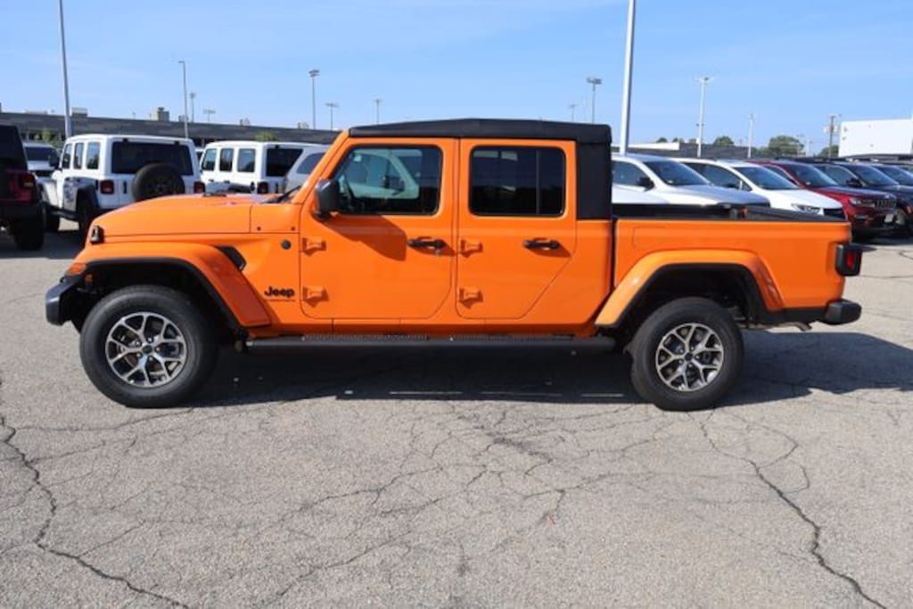 New 2026 Jeep Gladiator SPORT S 4X4 Pickup