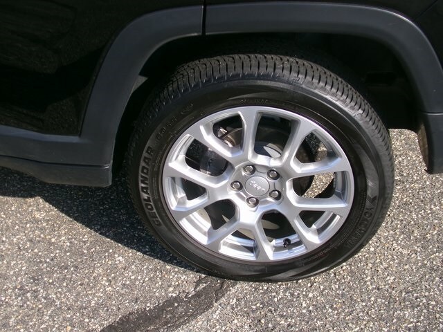 2023 Jeep Compass Latitude Lux photo 4
