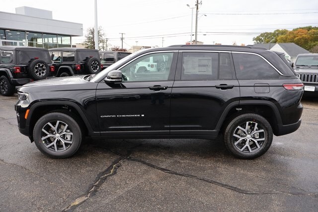 2025 Jeep Grand Cherokee Limited photo 2