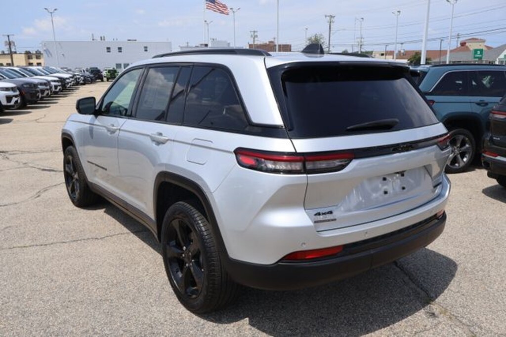 Used 2025 Jeep Grand Cherokee Limited SUV