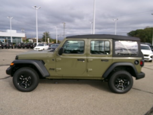 2025 Jeep Wrangler Sport photo 3