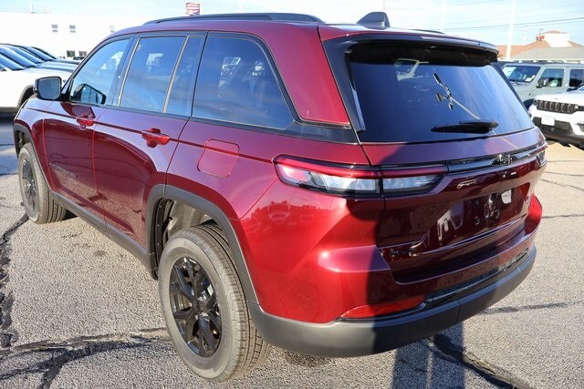2025 Jeep Grand Cherokee Altitude photo 4