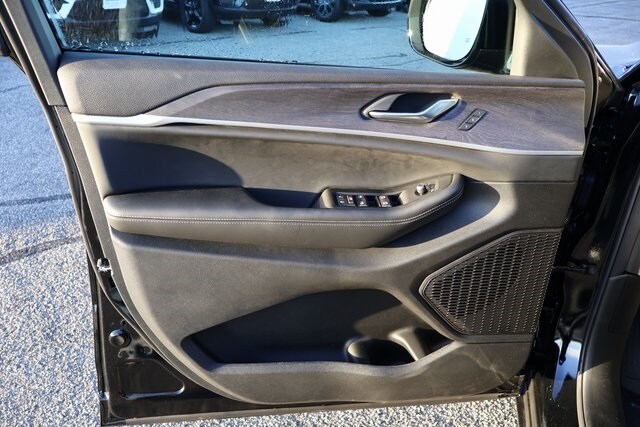 2025 Jeep Grand Cherokee Limited photo 3