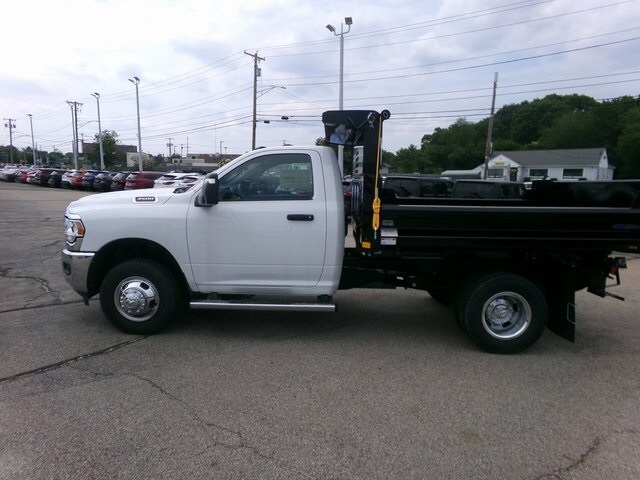 2024 Ram 3500 Tradesman photo 2