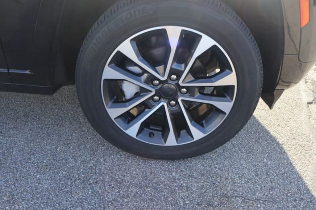 Used 2023 Jeep Grand Cherokee Overland SUV