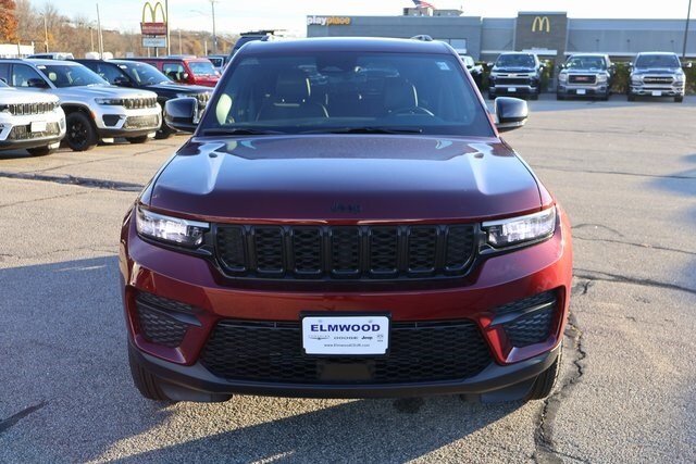 2025 Jeep Grand Cherokee Altitude photo 2