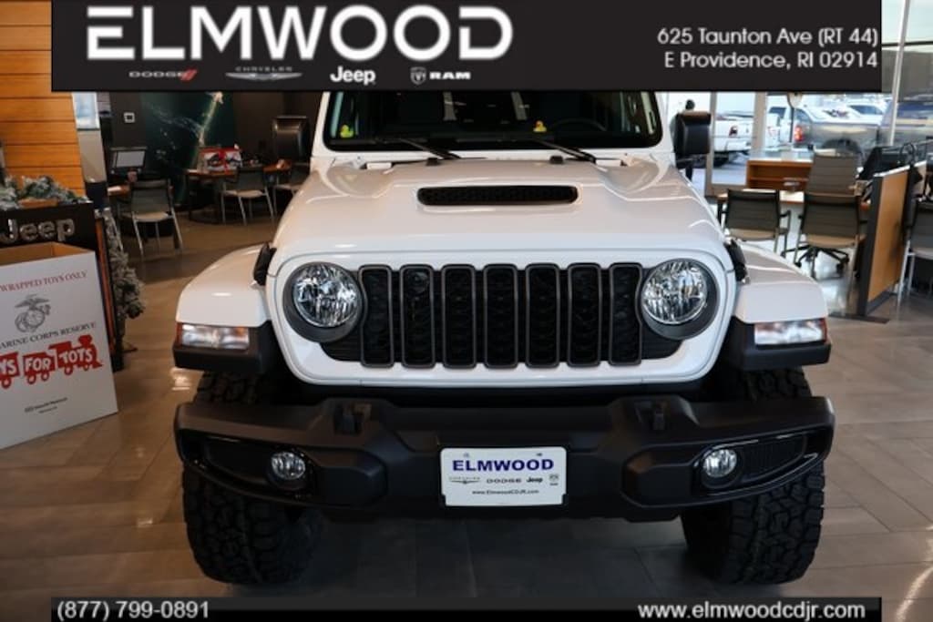 New 2025 Jeep Gladiator SPORT S 4X4 Pickup