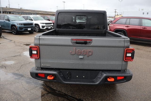 View vehicle photo 5