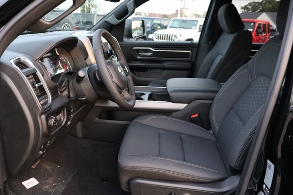 New 2026 Ram 1500 BIG HORN CREW CAB 4X4 5'7 BOX Pickup