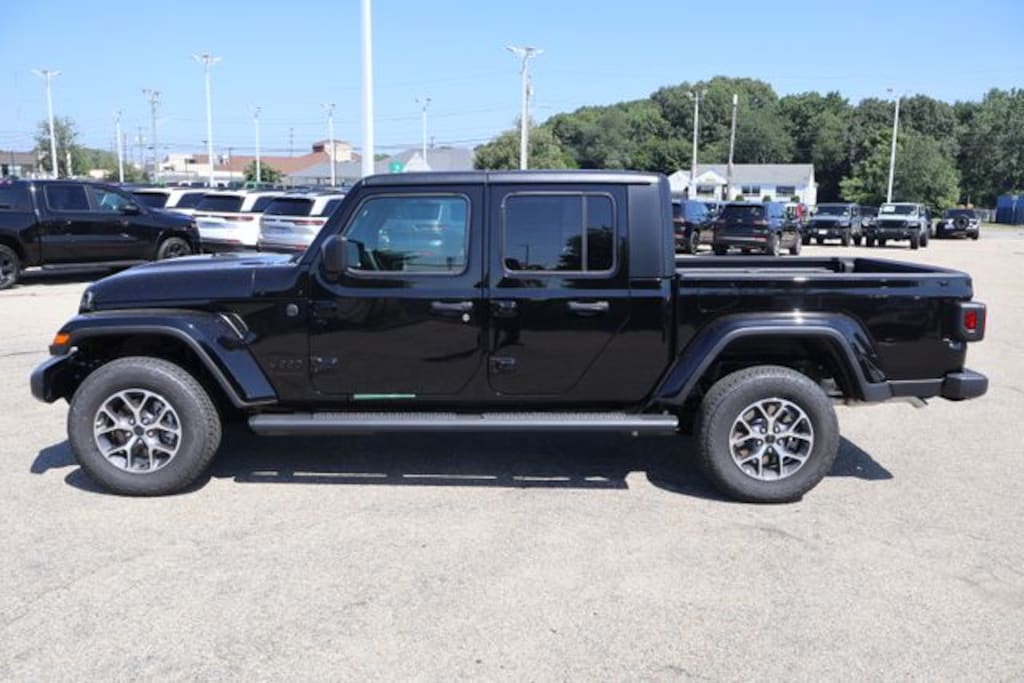 New 2026 Jeep Gladiator SPORT S 4X4 Pickup