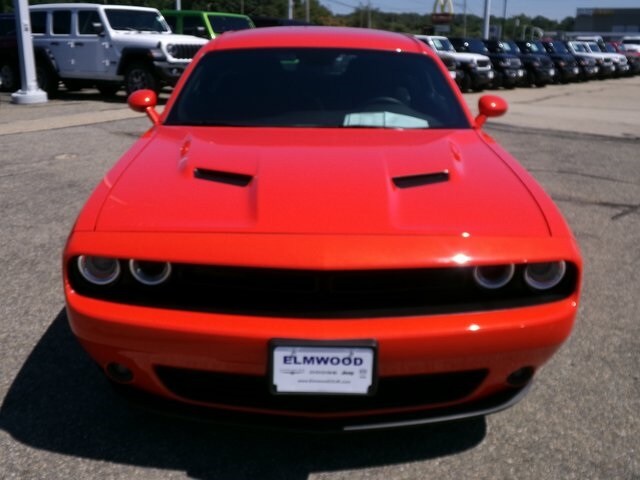 2023 Dodge Challenger SXT photo 3