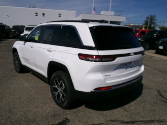 2025 Jeep Grand Cherokee Limited photo 3
