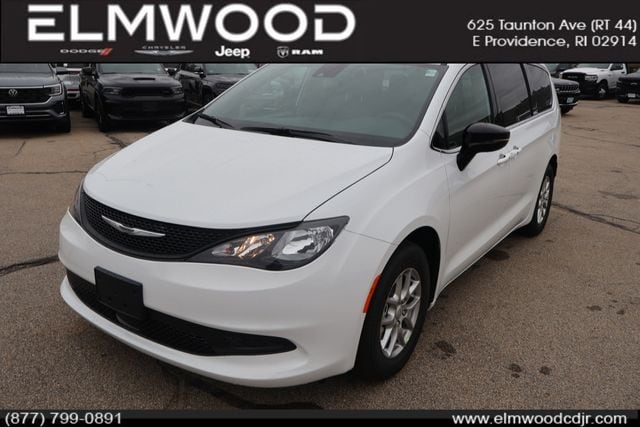 2026 Chrysler Voyager LX's photo