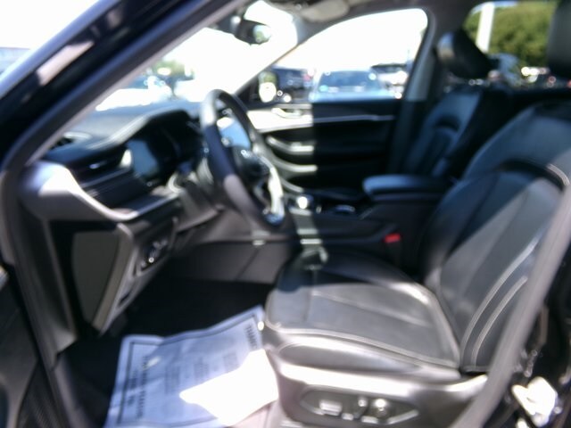 2023 Jeep Grand Cherokee Limited photo 3